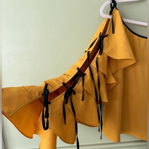 Mustard & Black Tie-Up Sleeve Blouse - Picture 2 of 7